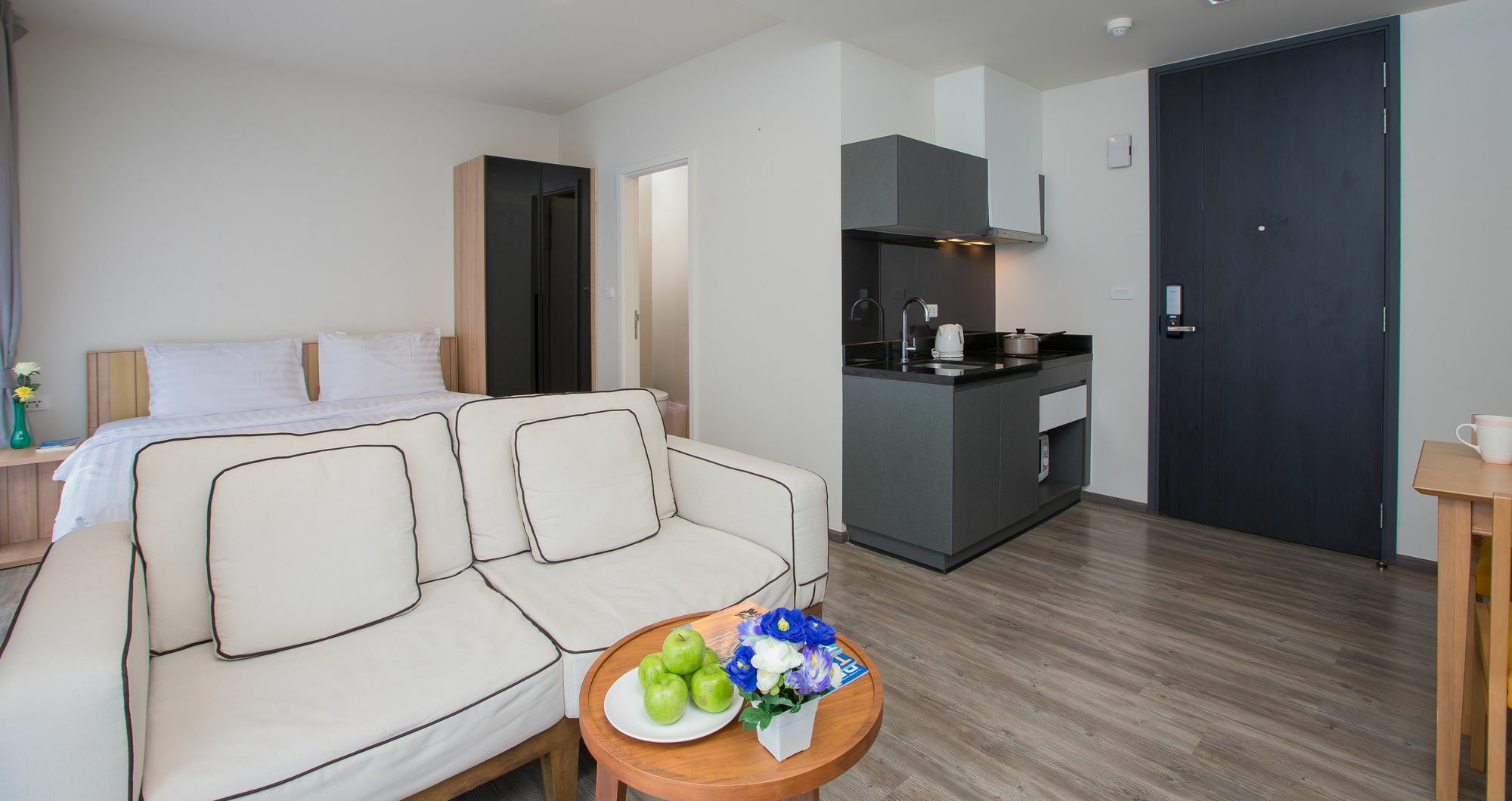 The Deck Condo Patong By Vip Екстериор снимка