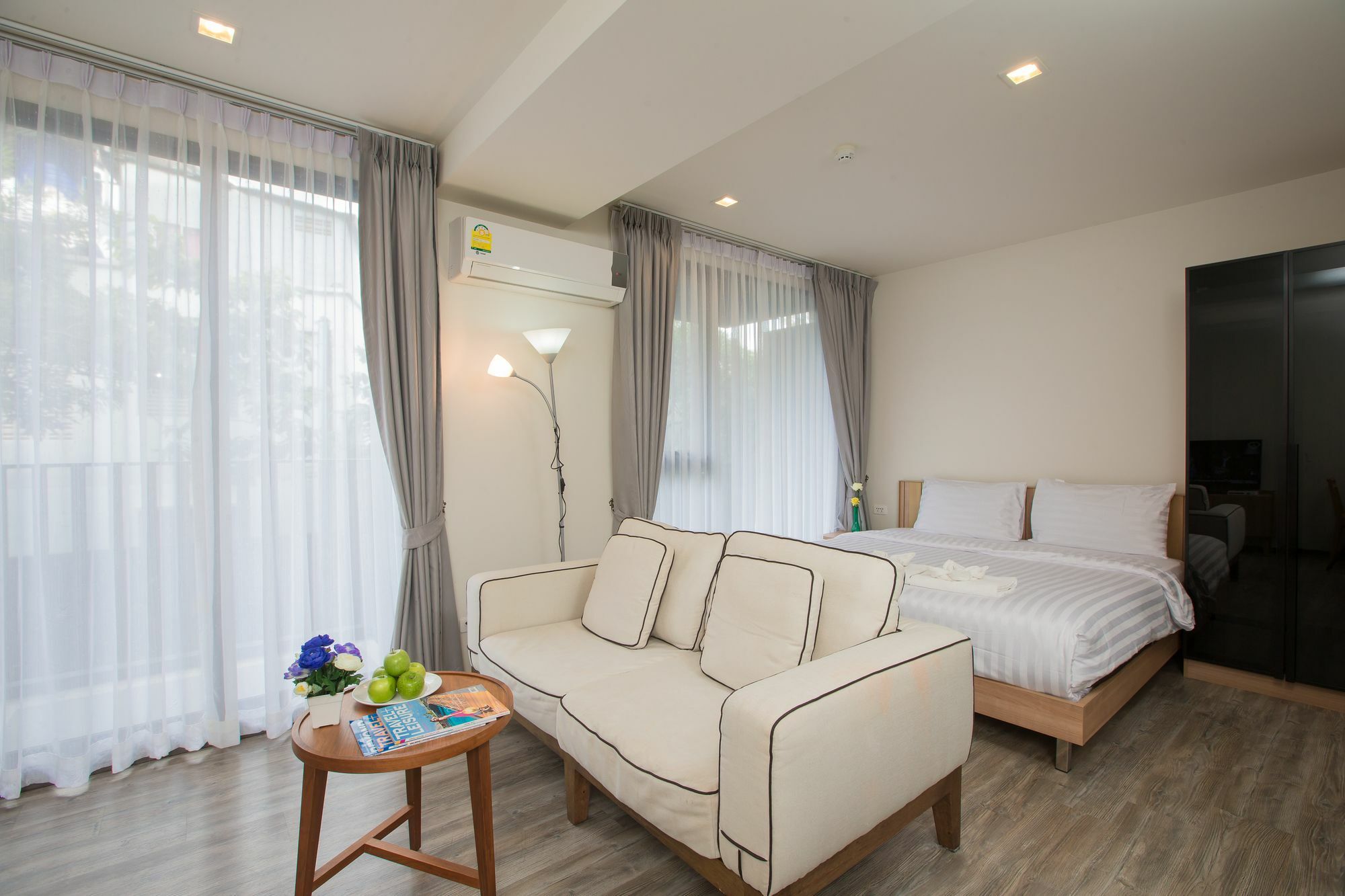 The Deck Condo Patong By Vip Екстериор снимка