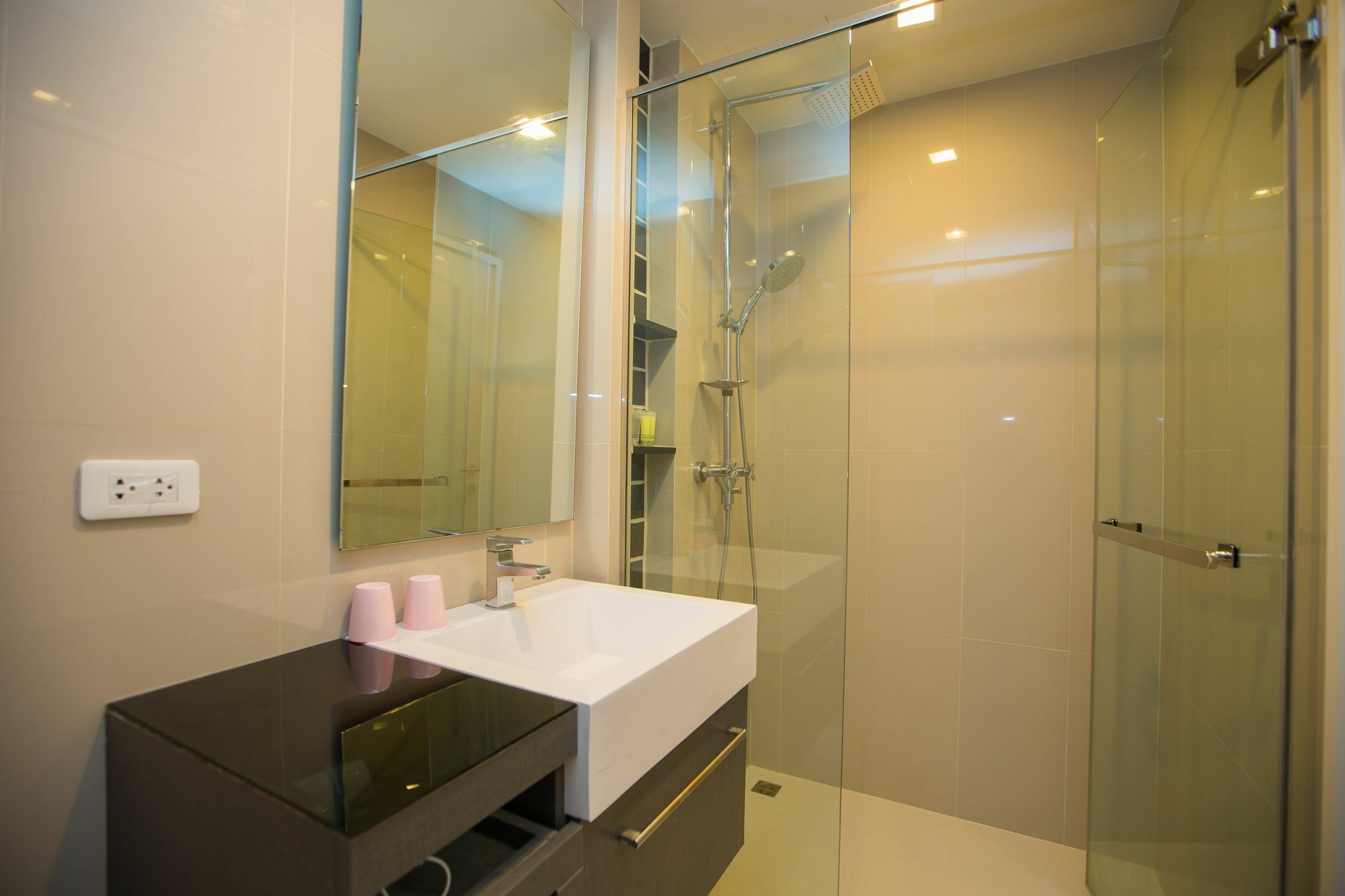 The Deck Condo Patong By Vip Екстериор снимка