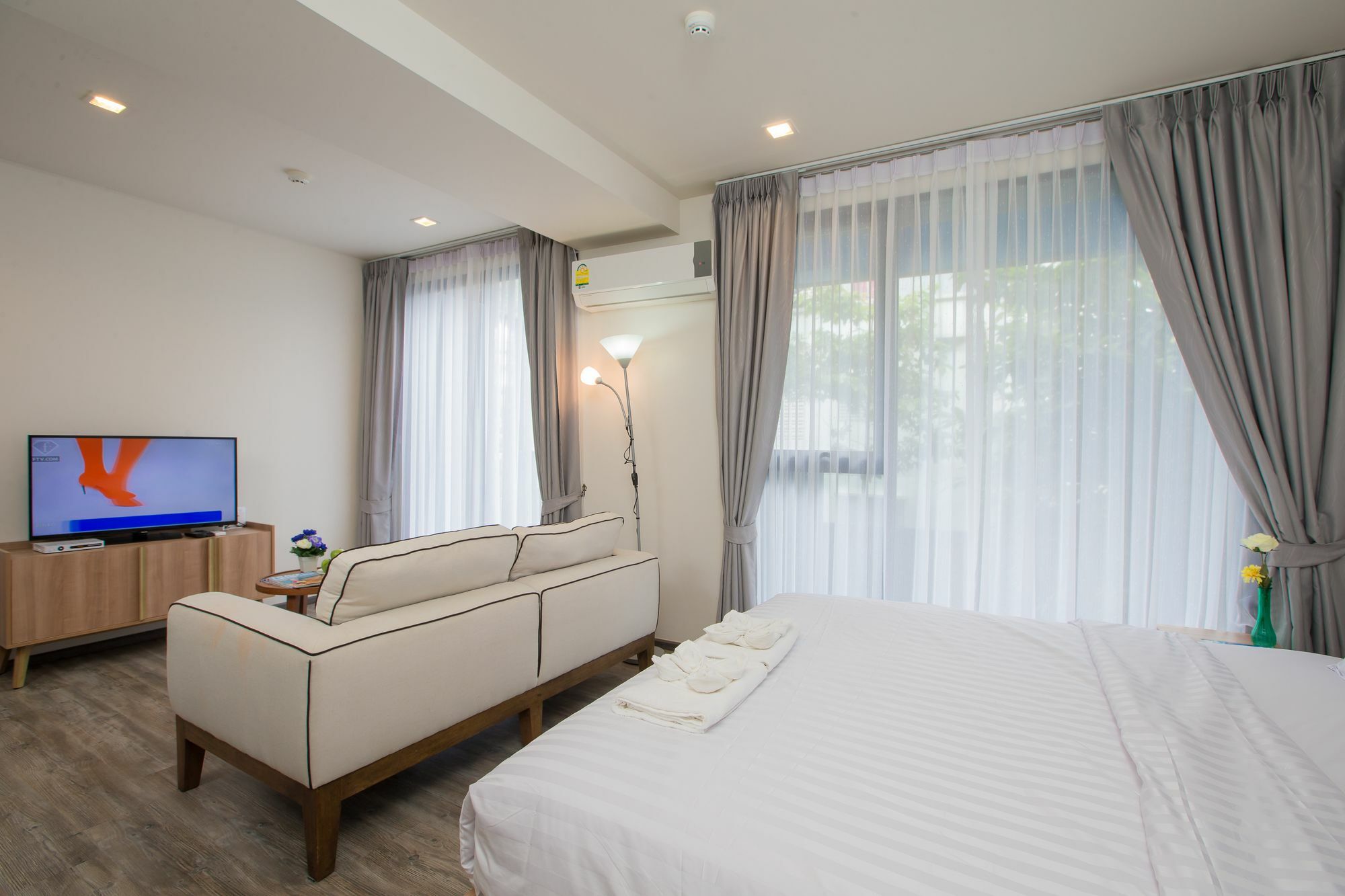 The Deck Condo Patong By Vip Екстериор снимка